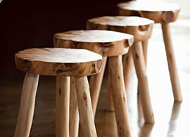 صندلی های چوبی